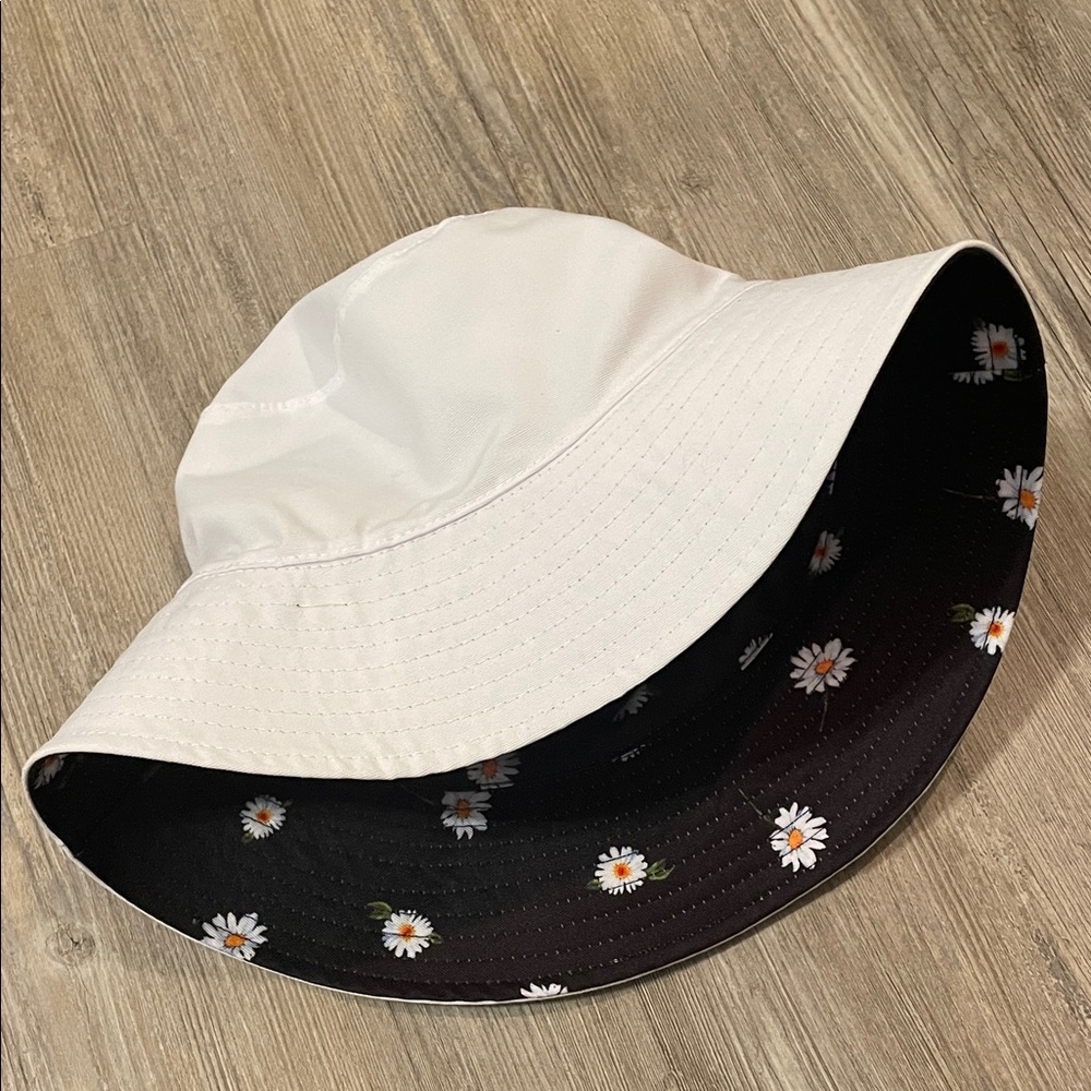 Alice + Olivia White Bucket Hat